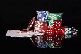 AK99 APP Live Casino – Baccarat Dragon Tiger ဂိမ်းများ ဖုန်းမှ HD Streaming ကစားနေသောပုံ